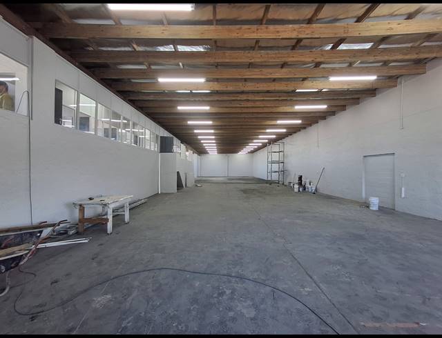 1,085M² WAREHOUSE FOR SALE IN BRAELYN INDUSTRIAL